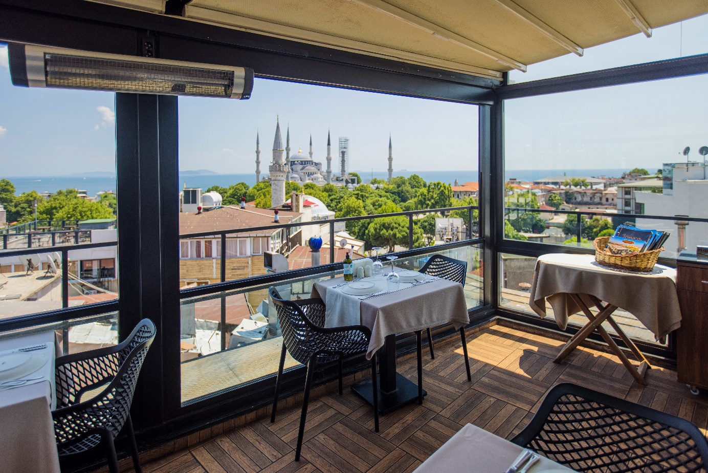 İstanbul'un Gözdesi: Deraliye Terrace Restaurant